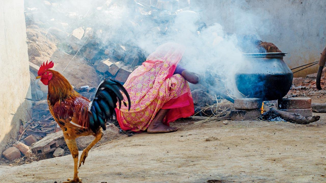 Women who use the chulha are exposed to huge amounts of smoke, which can cause respiratory problems