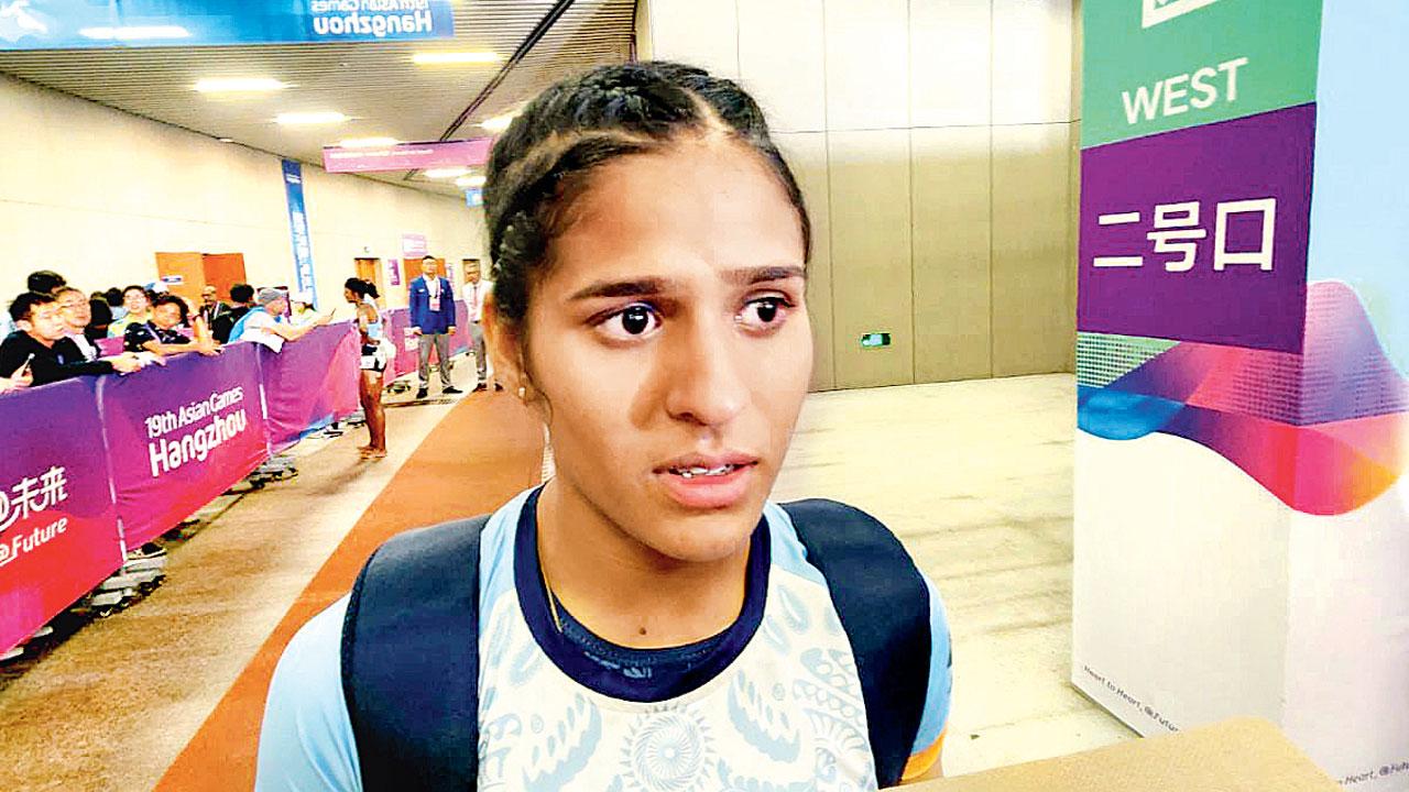 India long jumper Shaili Singh in tears after finishing outside the medals yesterday. She was among the favourites to finish on the podium here. Pic/Ashwin Ferro