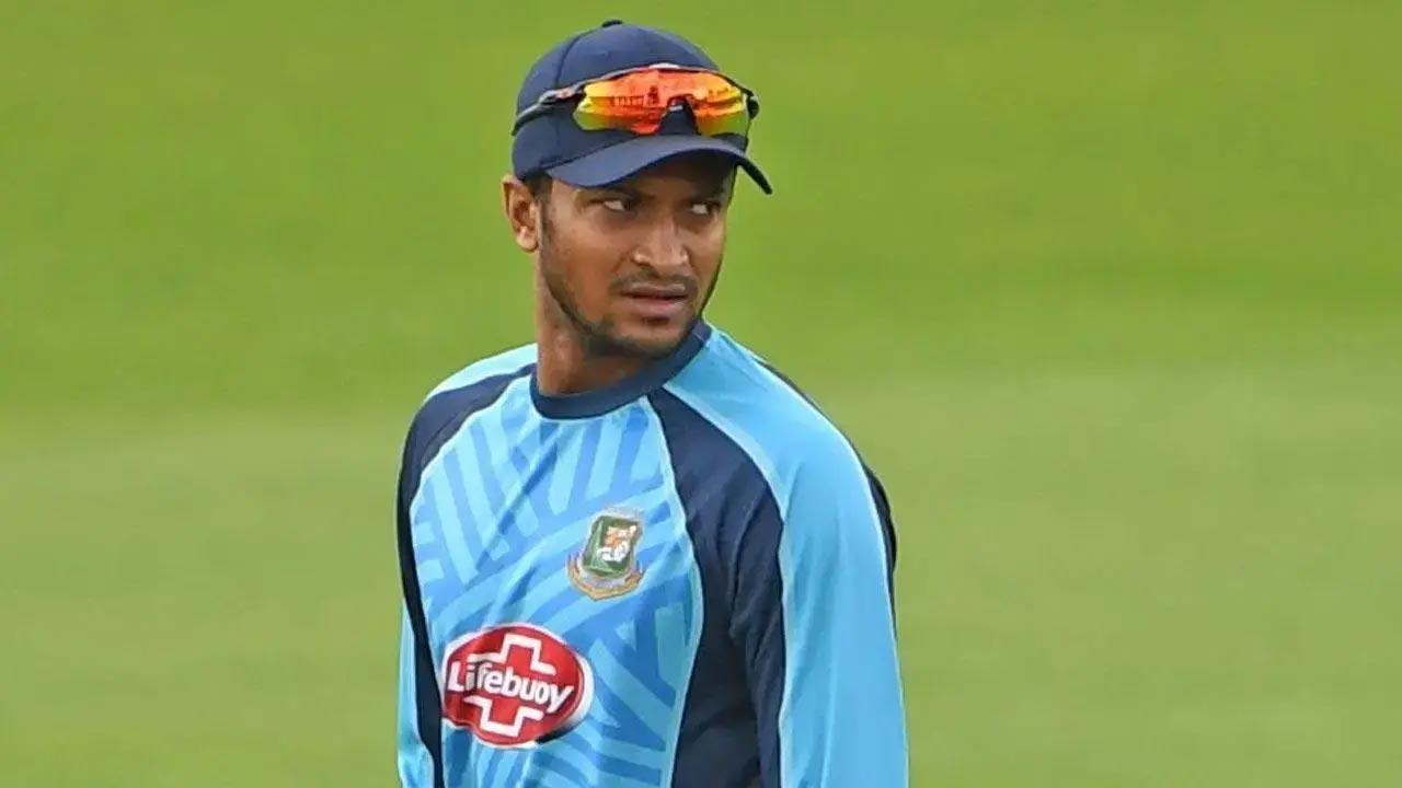 Shakib Al Hasan rejoins Bangladesh squad after travelling Dhaka to fix 