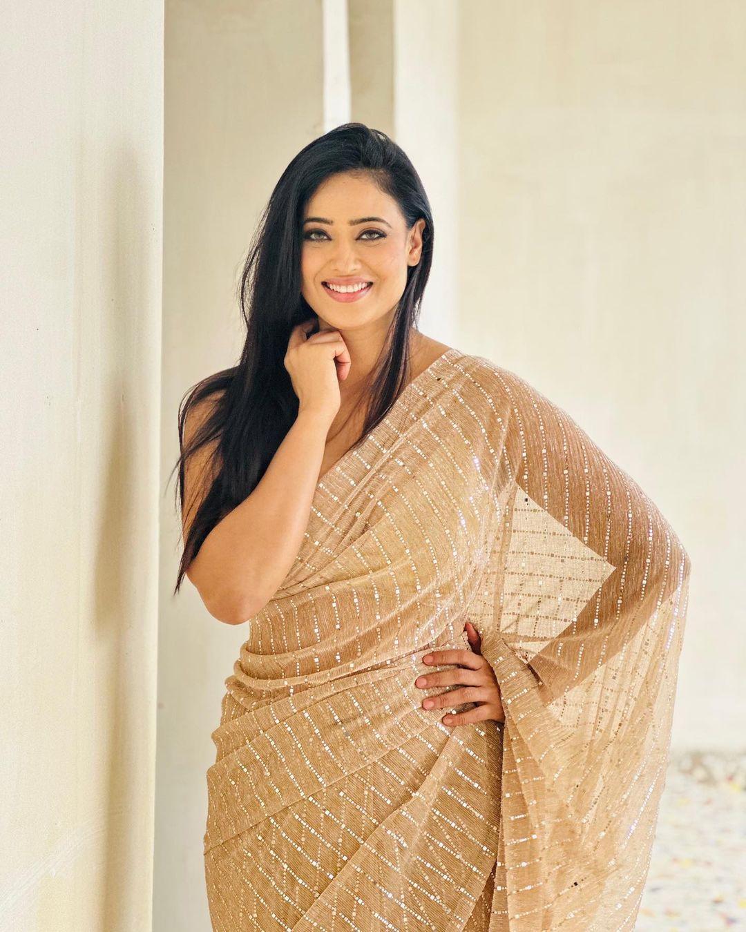  Shweta Tiwari is a veteran television actress who rose to fame with her role as Prerna Sharma in the iconic soap opera 'Kasautii Zindagii Kay'