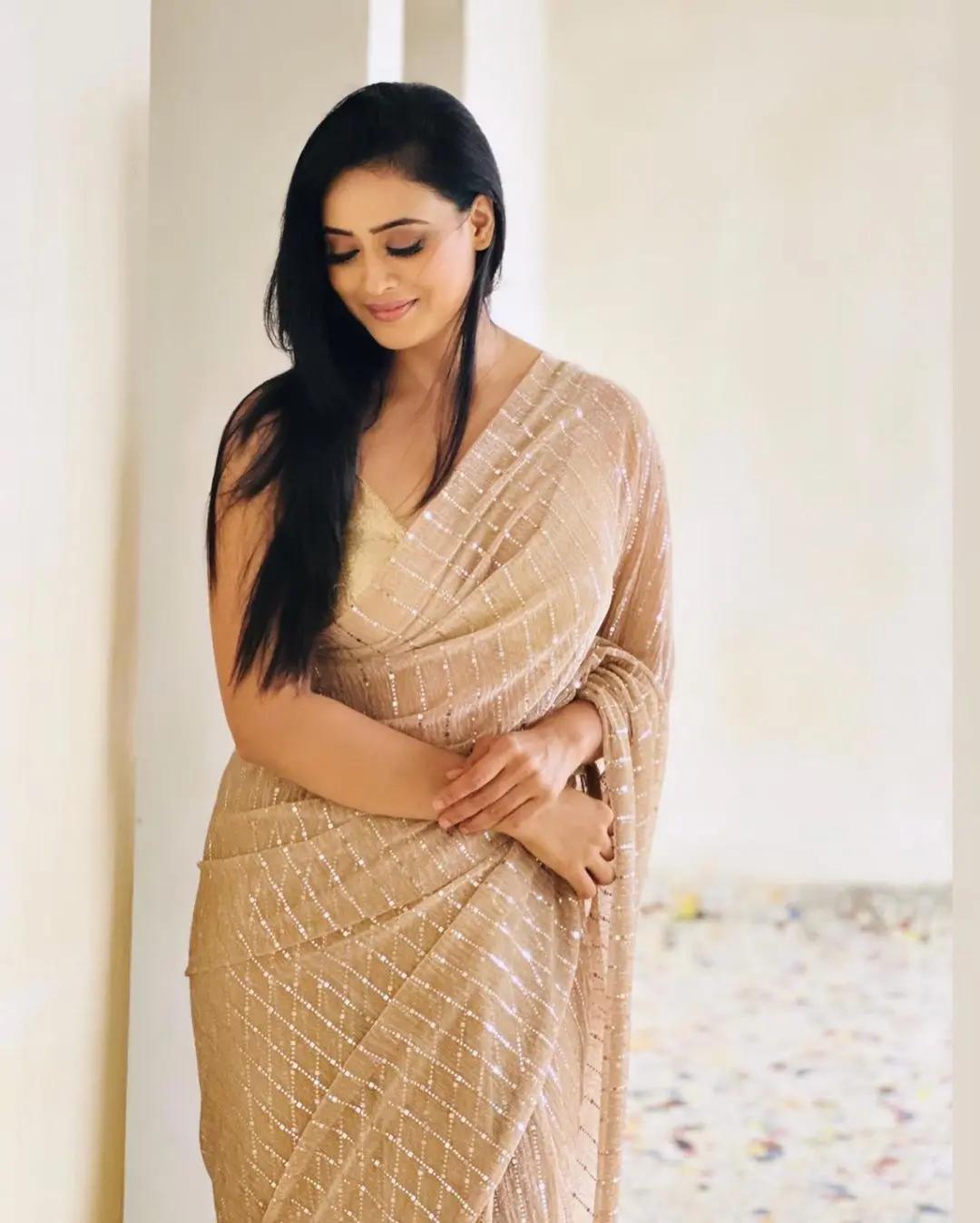 In a recent Instagram post, Shweta Tiwari posed elegantly in a stunning beige-cream saree
