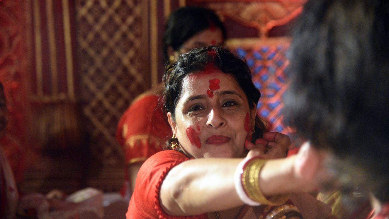 This cherished ritual finds its roots in Bengal and harkens back to a history stretching nearly 400 years, aligning with the origins of the Durga Puja tradition itself.