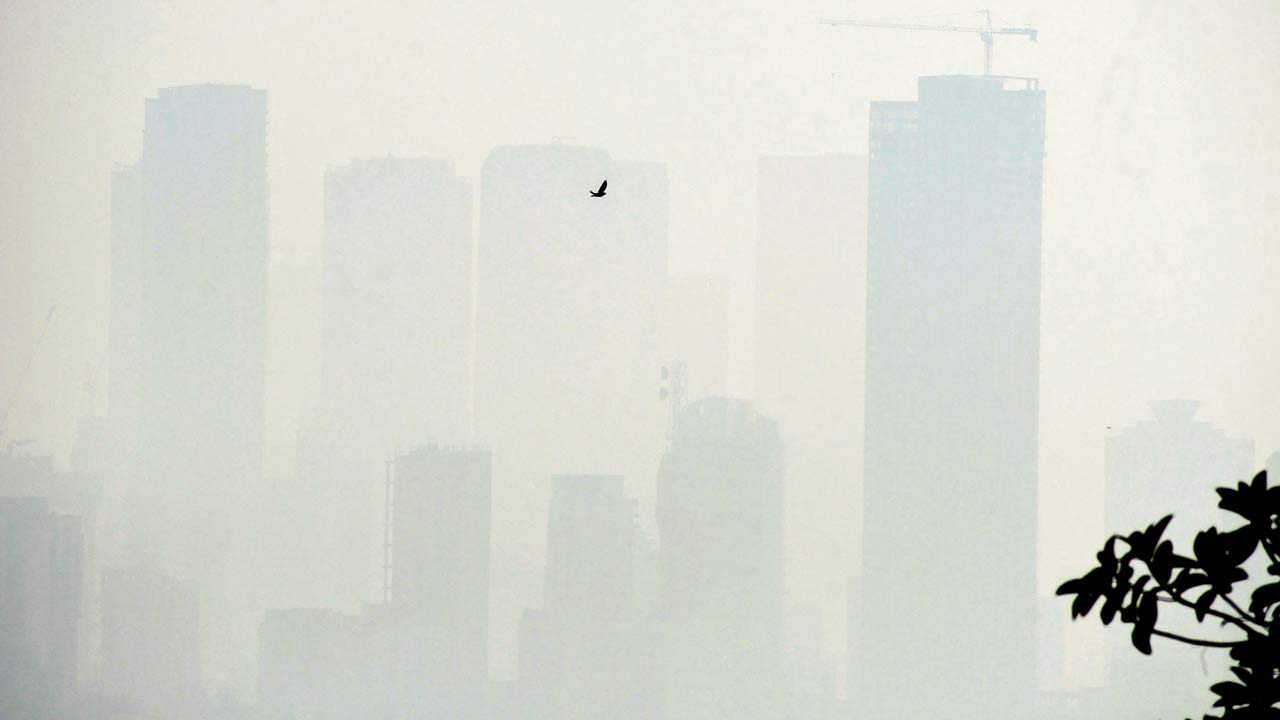 Smog engulfs an under-construction building in Prabhadevi. Pic/Ashish Raje