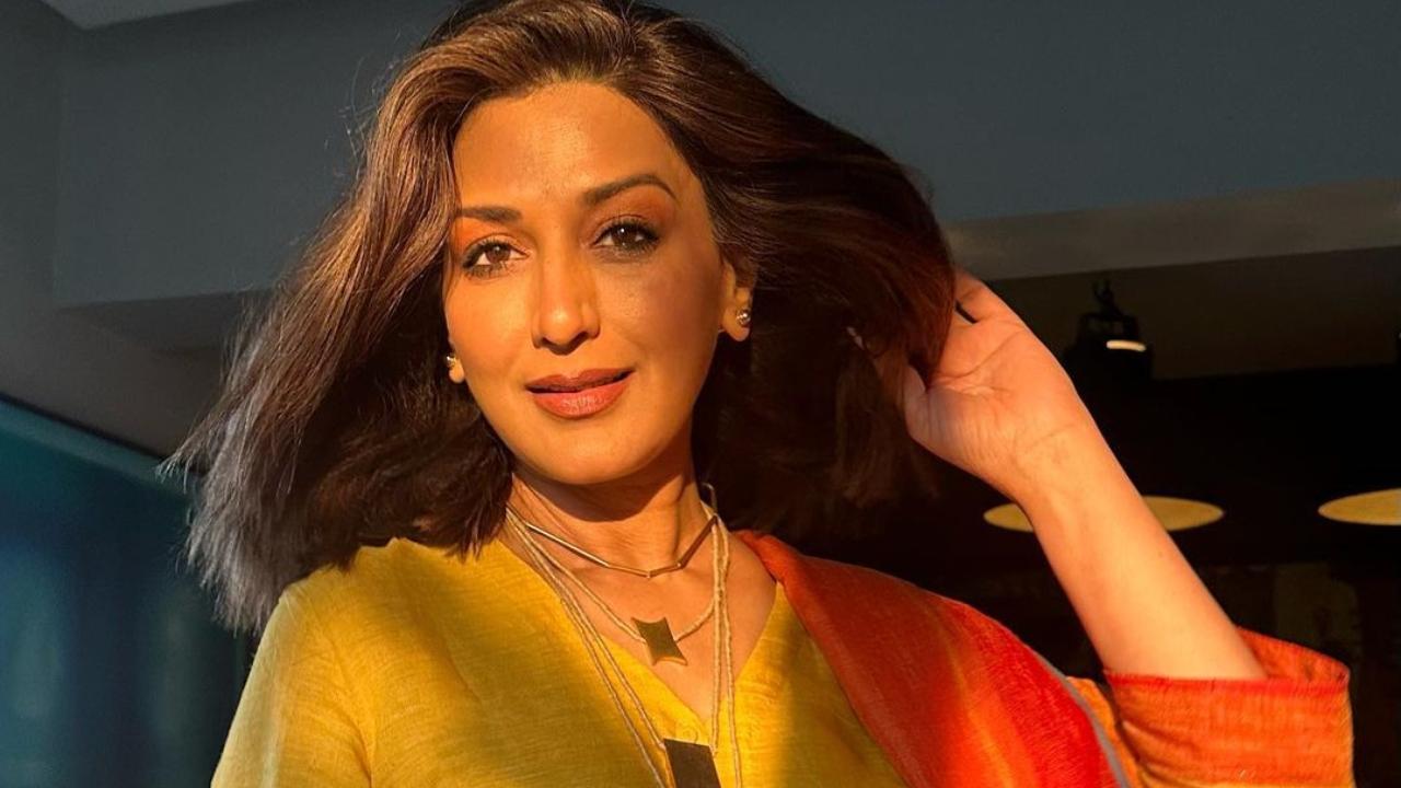 Sonali Bendre reminisces about traveling in Mumbai locals as she launches 'Khaki Mein Sakhi'
