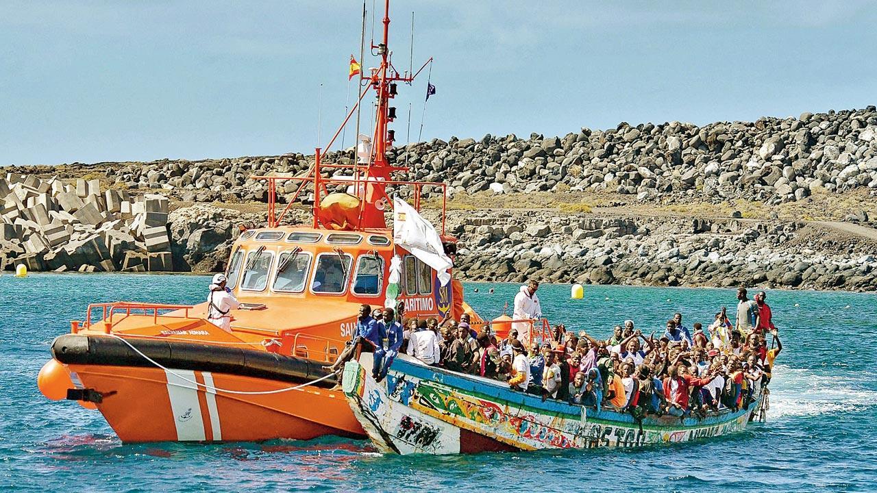 Over 1,600 migrants arrive on Spanish Canary Islands
