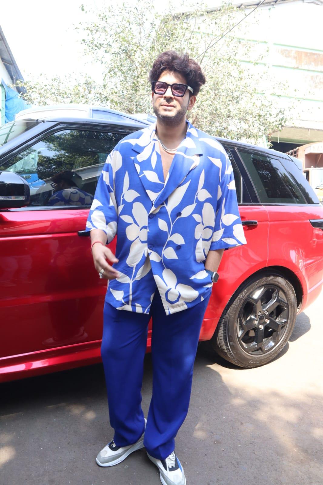 Karan Kundra was seen wearing blue pants paired with a matching printed shirt