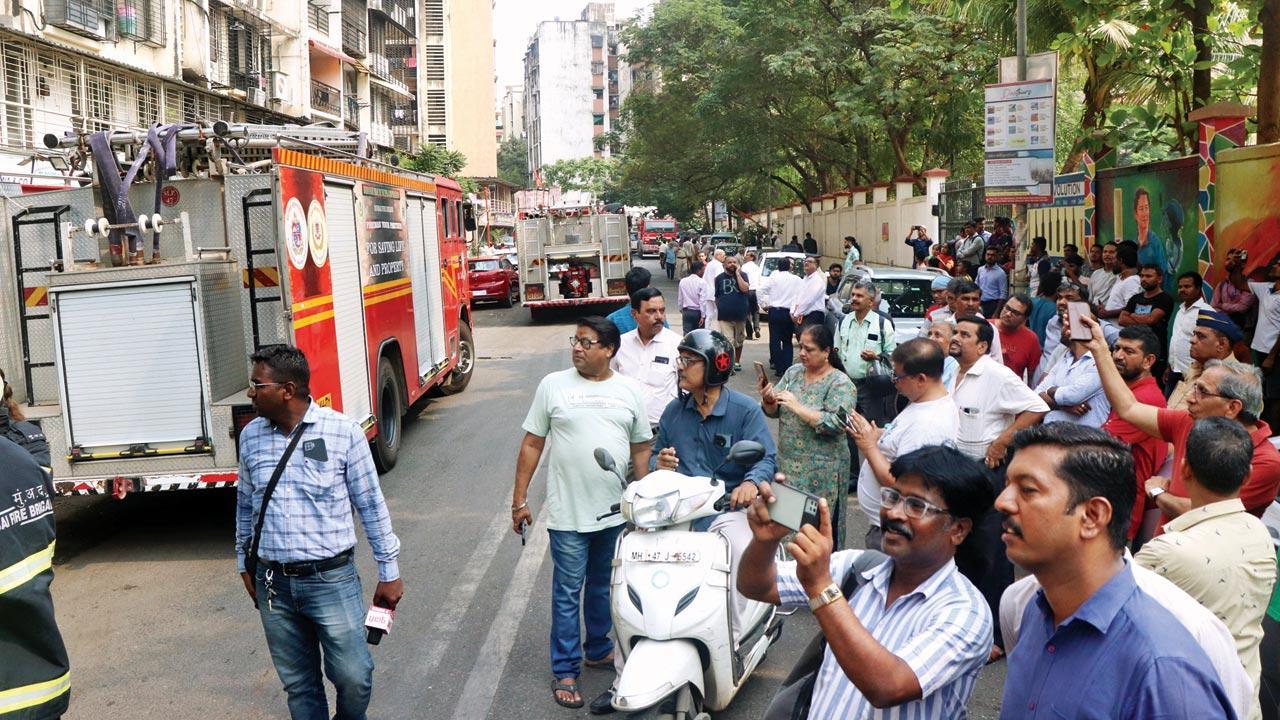 Kandivali fire: ‘Stop filming fires for social media, call fire dept’