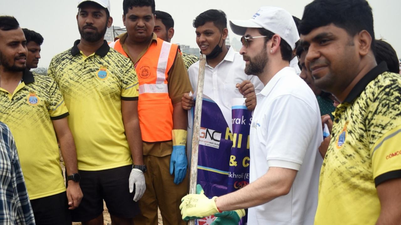 Actor Neil Nitin Mukesh was also seen taking part in the campaign