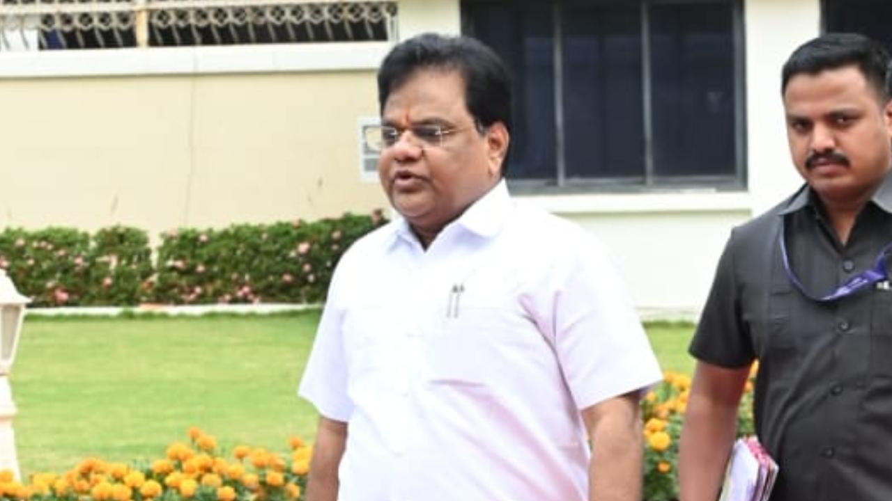 Maharashtra: Defunct wells, borewells must be readied to meet water needs of Dharashiv, says Tanaji Sawant