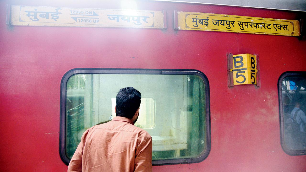The B5 compartment of the Jaipur-Mumbai Superfast Express, on which the accused took four lives. Pic/Pradeep Dhivar