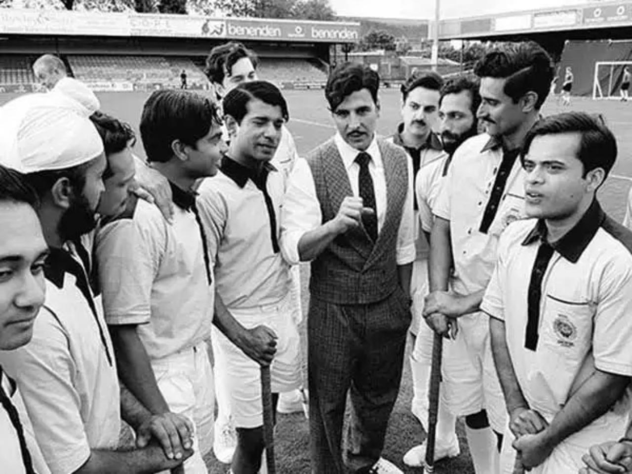 The film takes us through the journey of Tapan Das who dreams of Indian hockey team winning in a free country. However, post the partition, the team splits as some members move to Pakistan
