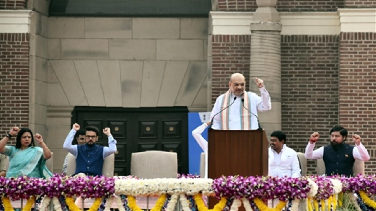 He said that 7,700 people took part in the run. Those who participated in the run included sports personalities, sports enthusiasts and personnel of central police forces