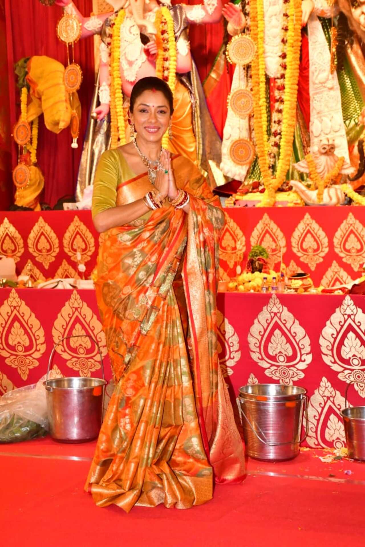 Rupali Ganguly sought blessings of Durga at the pandal
