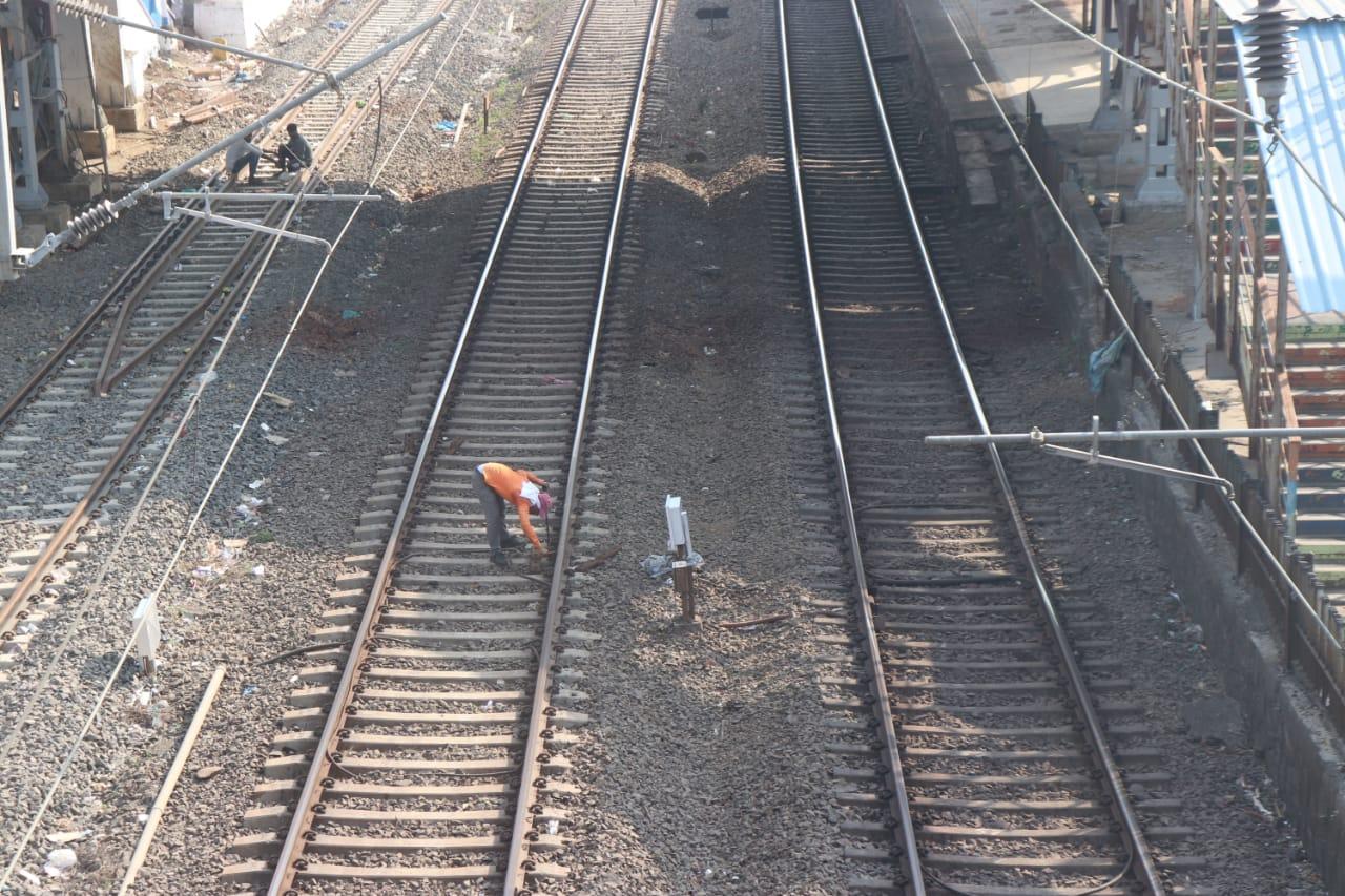 Western Railway has undertaken the work of fast-tracking sixth line project between Khar and Goregaon stations, an 8.8 kilometre stretch, from October 7 and the work is progressing at a rapid pace, the release said