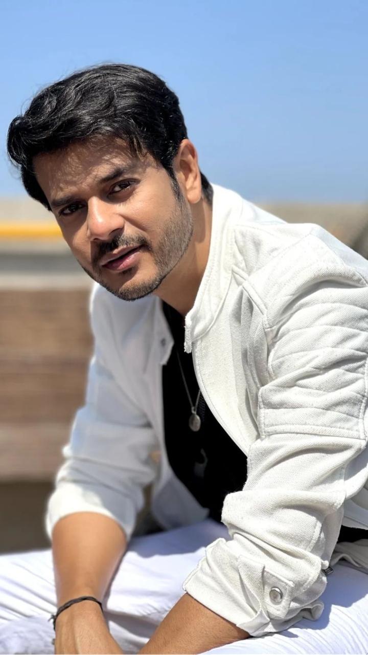 Jay Soni: He is a popular actor who acted in shows like Sasural Genda Phool, Sanskaar – Dharohar Apno Ki and was seen in Yeh Rishta Kya Kehlata Hai recently. In the past,  Jay Soni participated in reality shows like Jhalak Dikhhla Jaa 5 and Nach Baliye 7