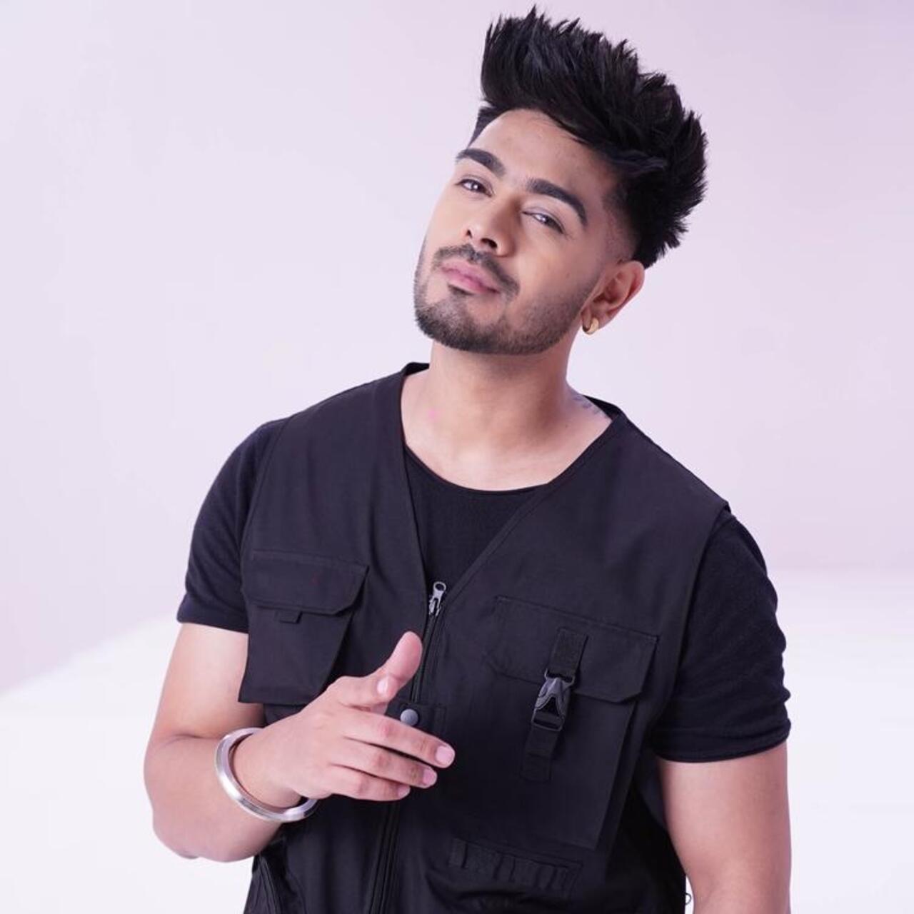 Karan Sehmbi: According to reports, Bigg Boss 17 will get a musical touch as singer Karan Sehmbi is expected to participate in the show. He does his own shows and has starred in music videos too