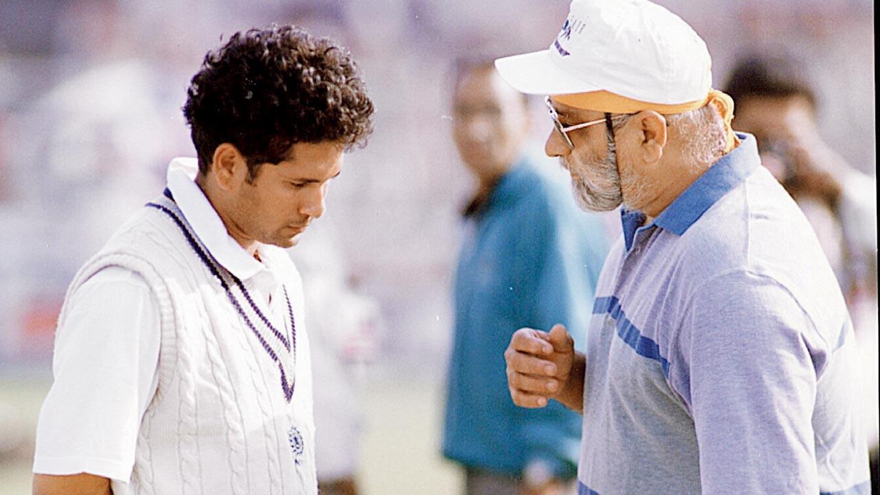 Kapil, Tendulkar, Gavaskar pay tributes