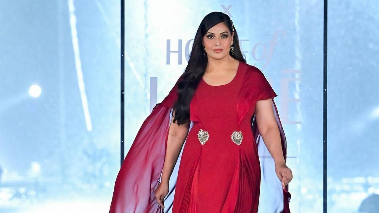 Lakme Fashion Week 2023: Bipasha Basu returns to the ramp in all her glory in a stnning red outfit