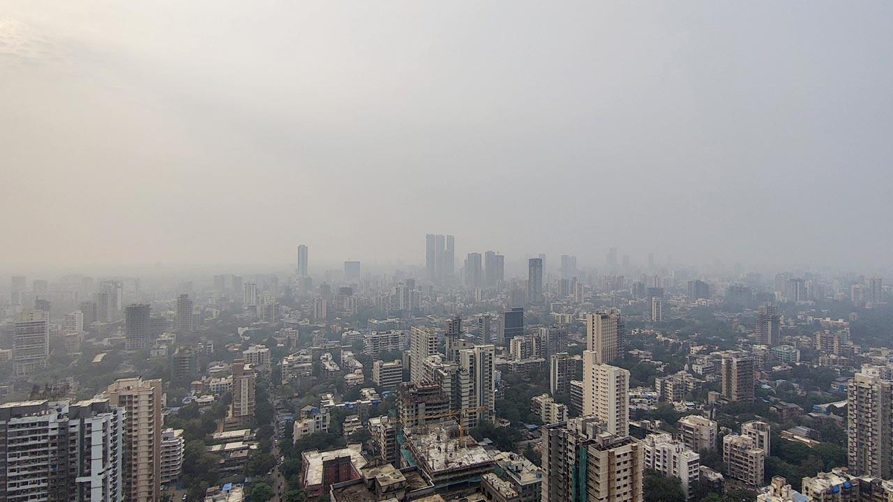 A bird’s-eye view of the smog covering Malad on Friday. Pic/Nimesh Dave