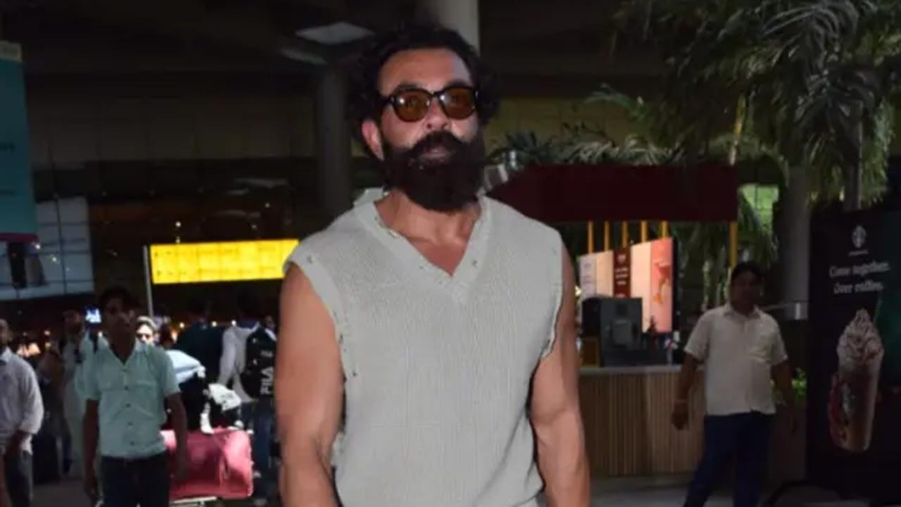 Bobby Deol opens up on working with Dharmendra, Sunny Deol