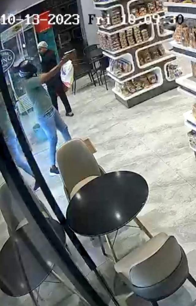 Shootout attempt at Mira Road bakery