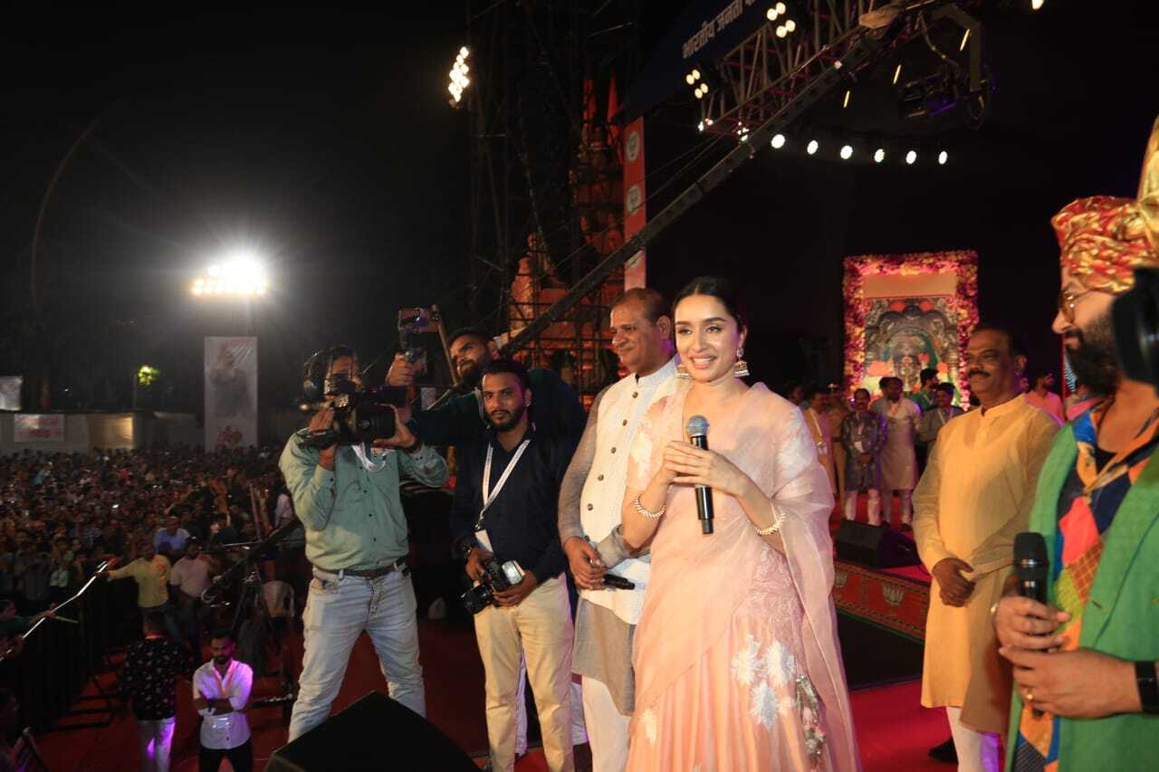 Shraddha Kapoor sent the crowd in a frenzy with her vivacious presence