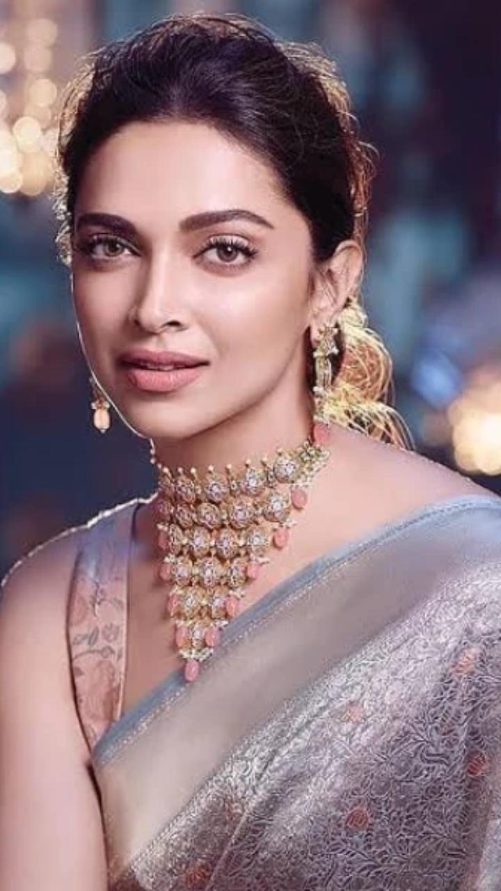 Day 6 (Grey): Who says grey is a boring colour when Deepika Padukone added loads of festive flavours to it? Slaying in this silk saree, the diva made many heads turn