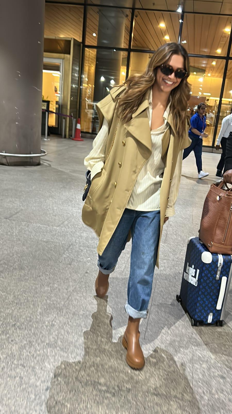 The actress never fails to stun. She looked her best, elevating airport fashion to a whole new level