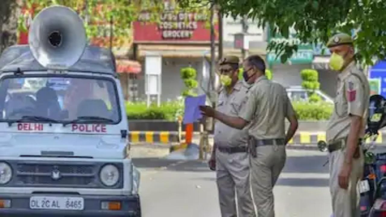 Delhi: Early morning raids on journalists; Press Club of India expresses concern