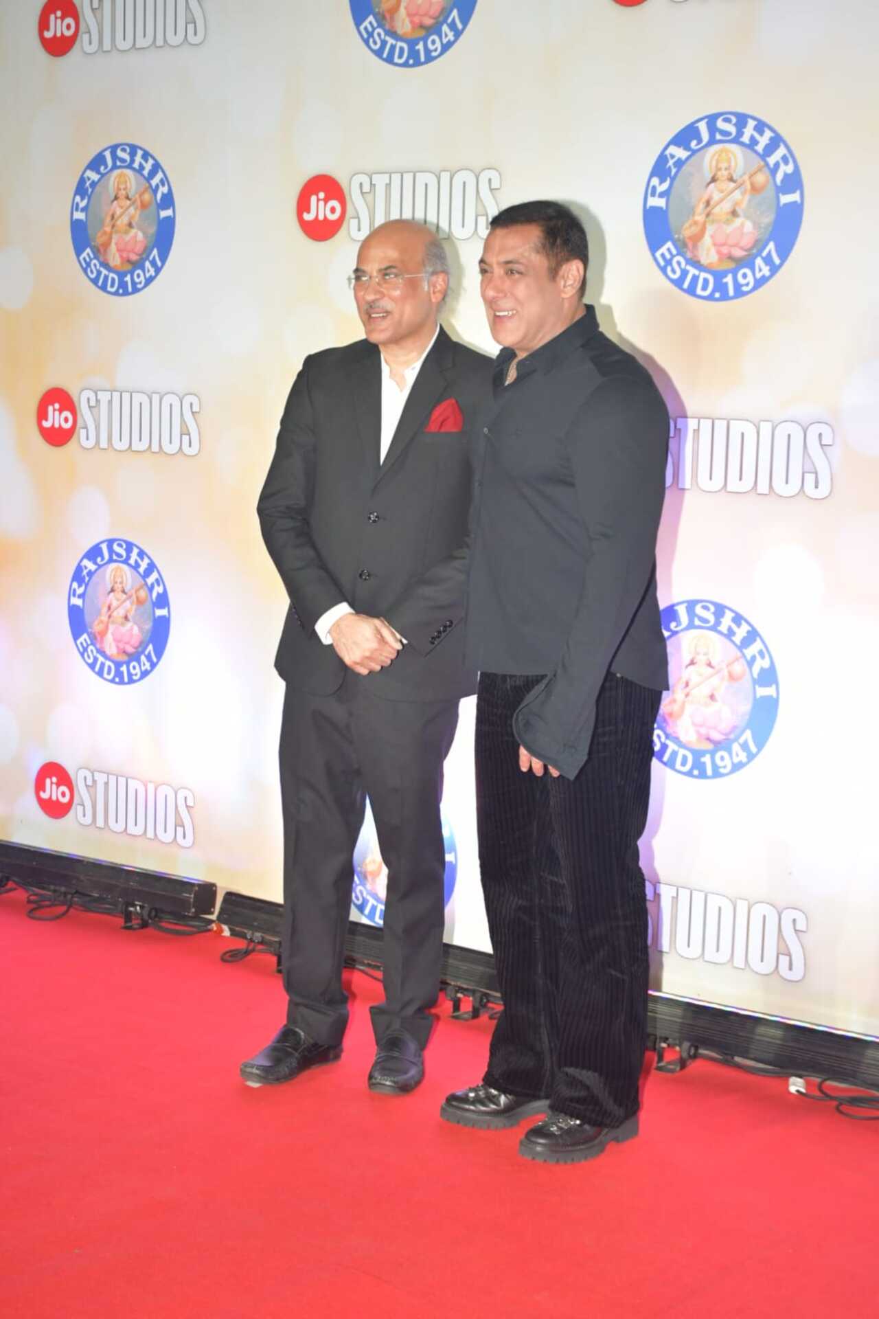 Salman Khan posed with Sooraj Barjatya, with whom he started his career as a lead actor