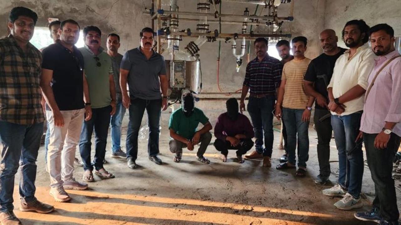 Mumbai crime branch busts drugs manufacturing factory in Solapur, Rs 100 crore worth materials seized