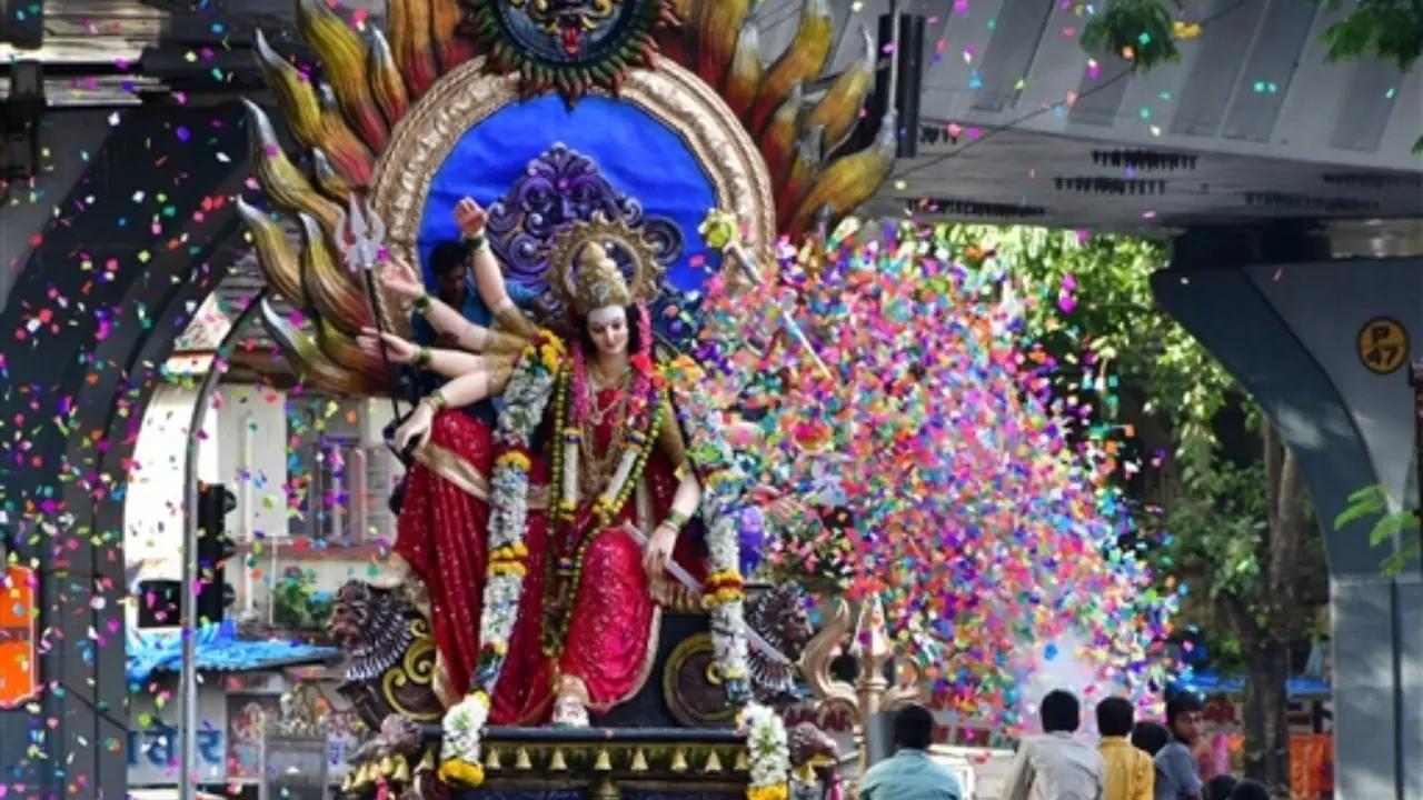 Durga idol immersions: Mumbai Police restricts heavy vehicles in city, check details