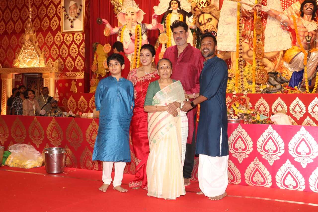 Rupali and her family posed for pictures