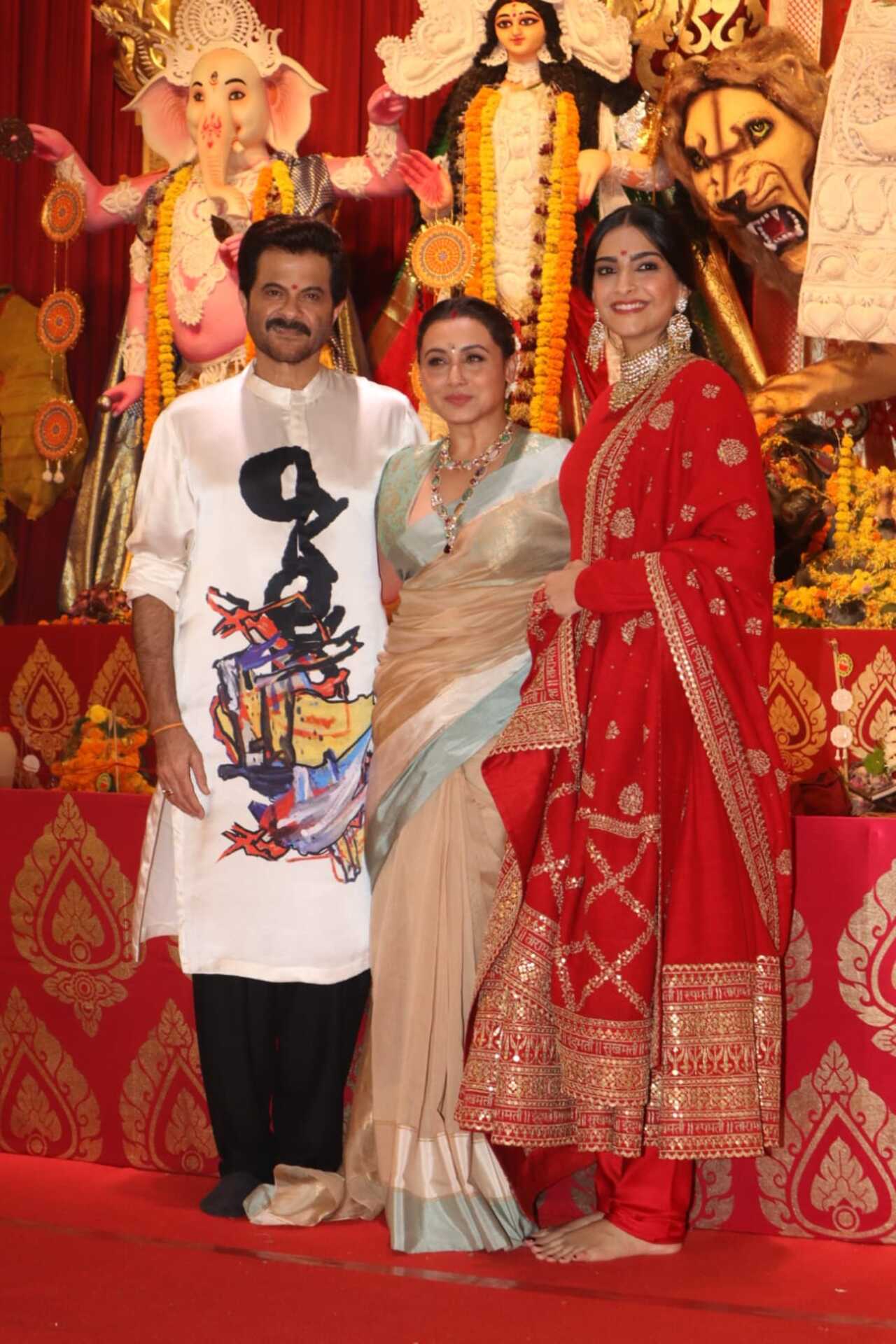 Anil Kapoor visited the pandal with his wife Sunita Kapoor and daughter Sonam Kapoor