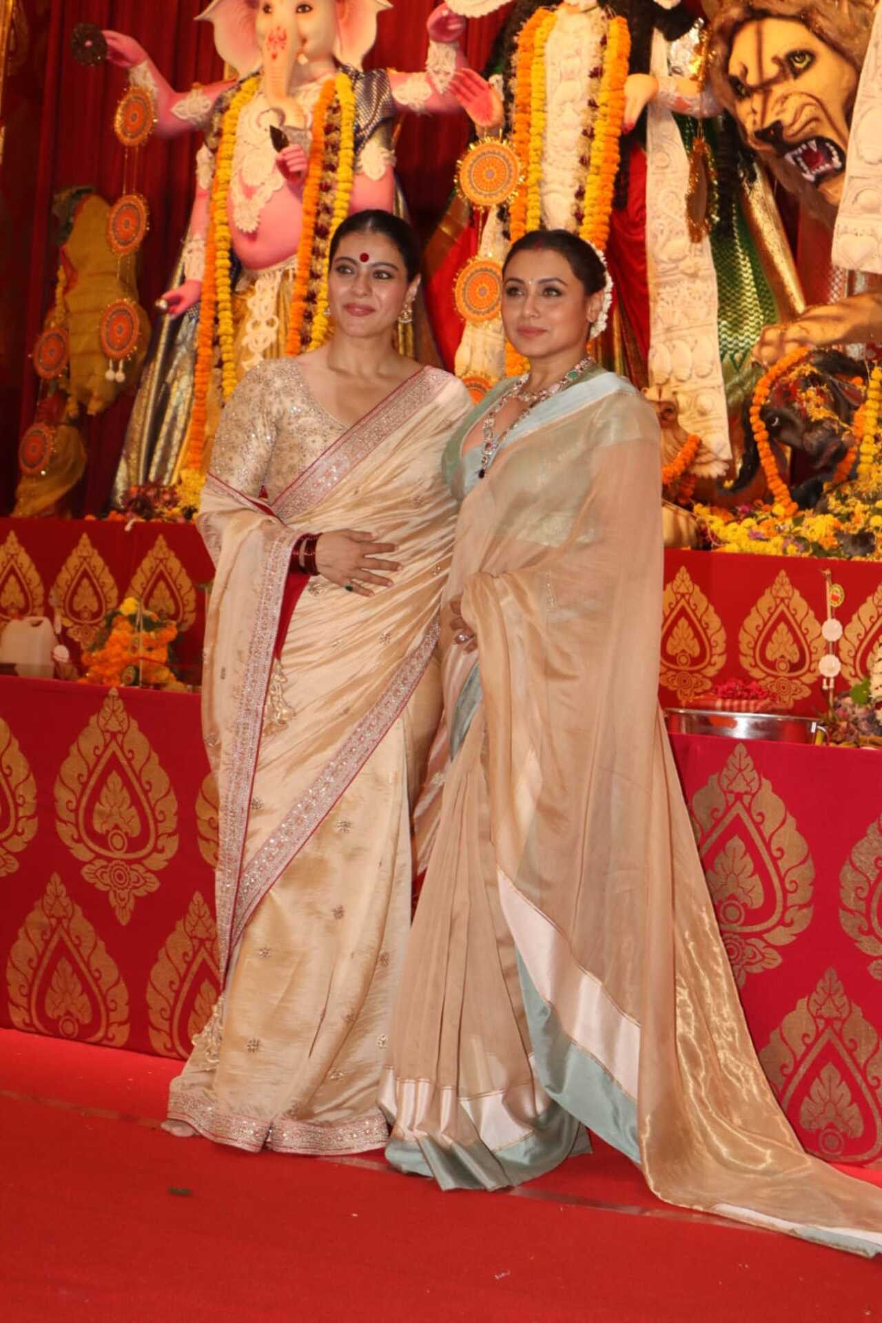 Kajol and Rani posed for pictures