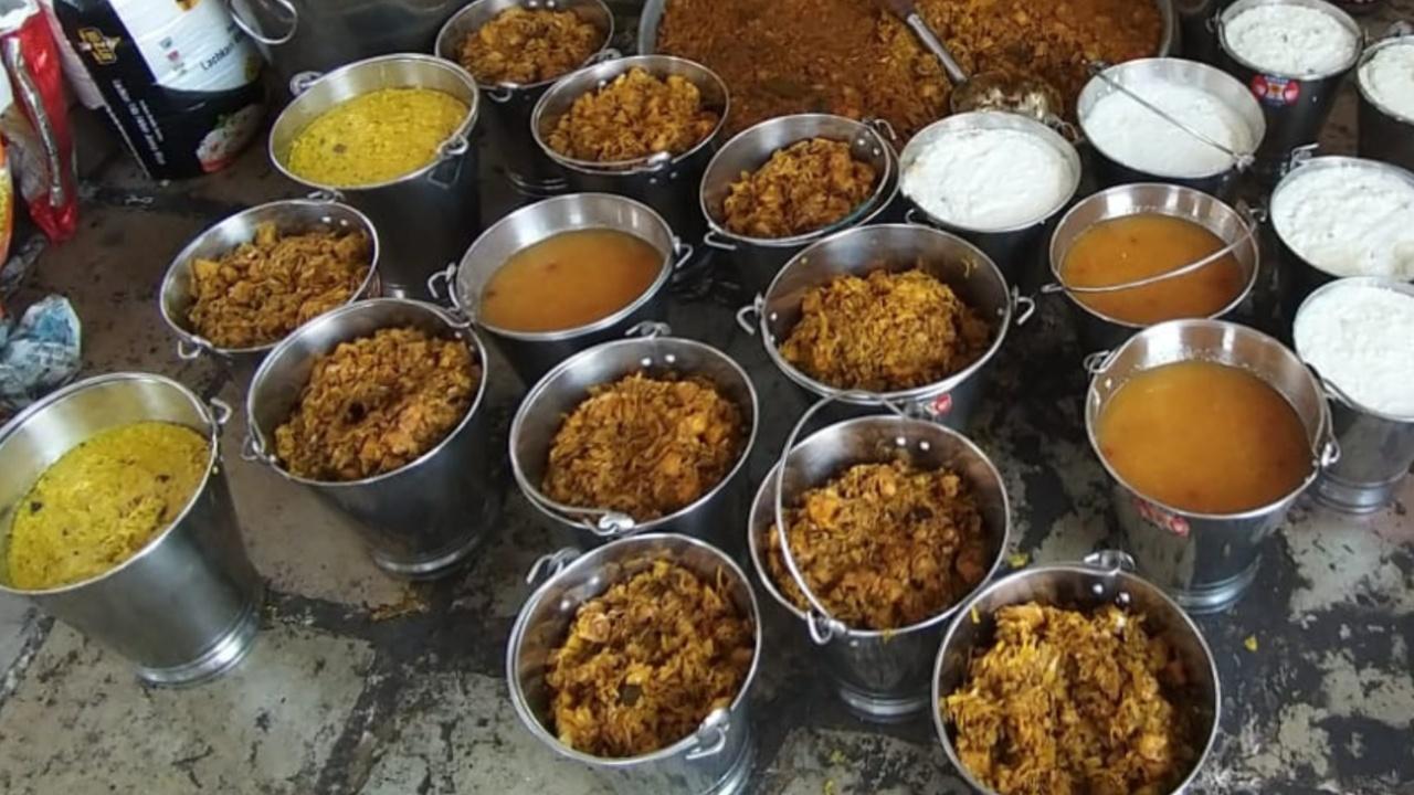 Bhog, in most of the pandals, include common dishes like Khichuri, Chorchori, chutney, Beguni or Begun Bhaja, Luchi, Payesh, Mishti Doi, and Roshogolla. Other dishes also include Pulao, Labra, Alur Dom, Cholar Dal, Aloo Phulkopir Dalna, and Chanar Dalna. 