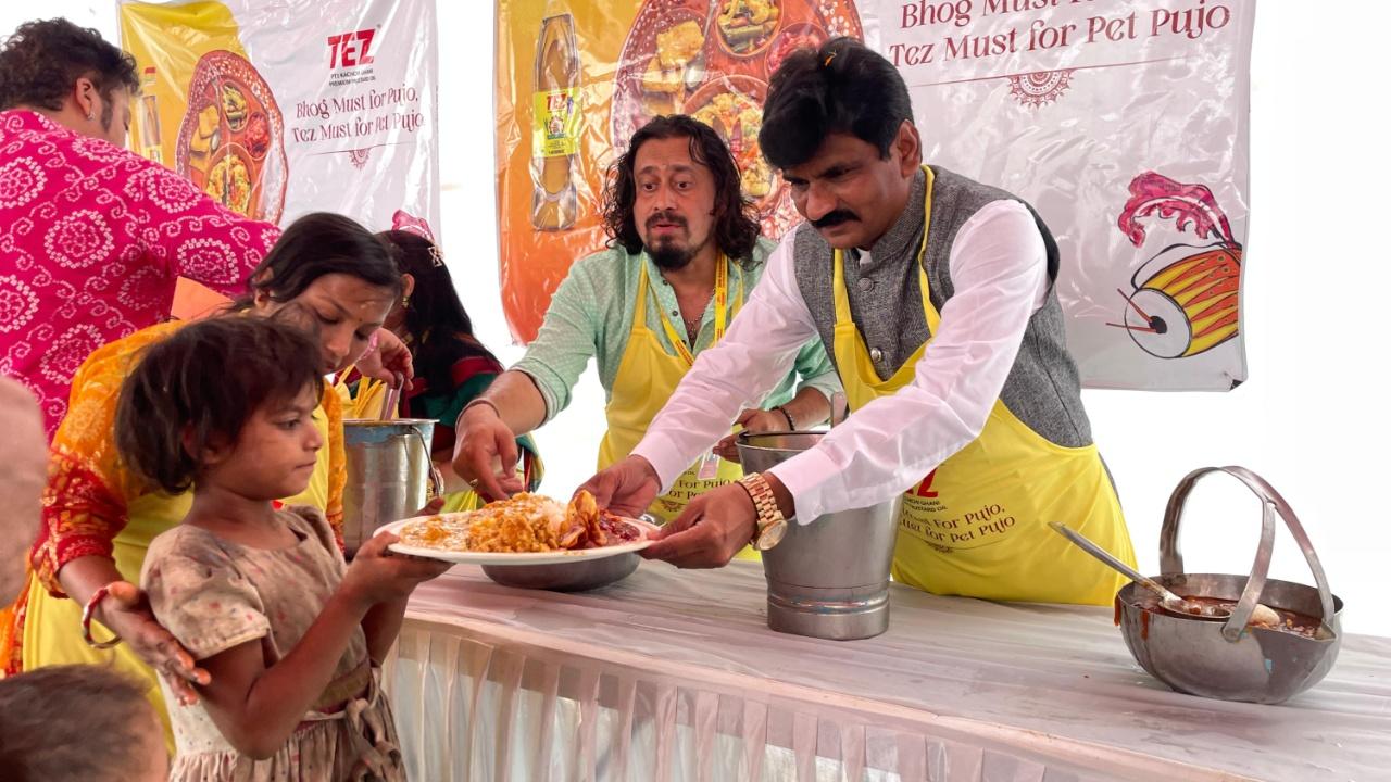 This year, Kamble fed over 600 poor families at Shri Anandadhara Durgotsav, Mira Road, Mumbai. 
