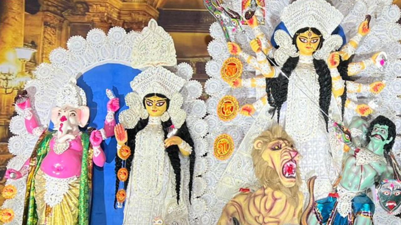 Krishna Kamble, chief supporter and organiser of another renowned Durga pandal, Shri Anandadhara Durgotsav, Mira Bhayandar, says, “Bhog includes a wide variety of traditional dishes that are offered free of cost to everyone who visits the pandal to seek Ma Durga’s blessings. Over 1,000 devotees savour our bhog.”  