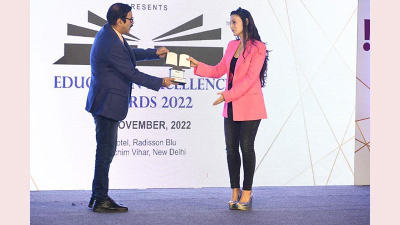 Prof. (Dr.) Gurbir Singh Khera, awarded Brands Impact Education Excellence Award 2022 by Actress Ameesha Patel