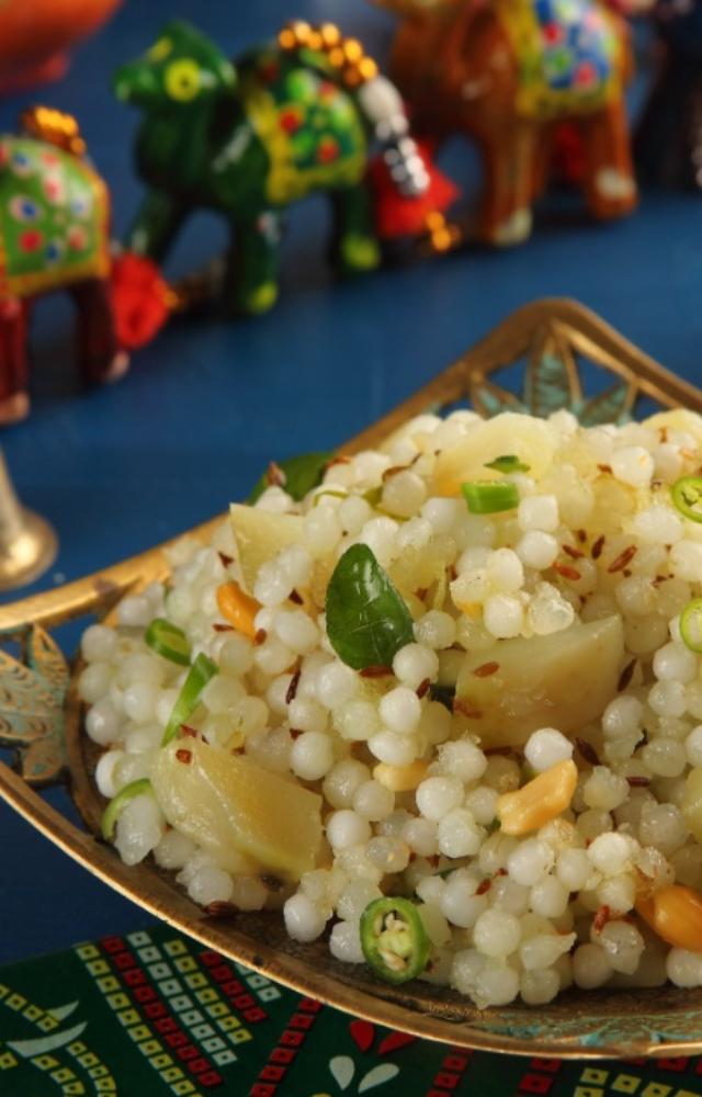 Where: Rasotsav, Andheri West
Time: Lunch - 12.00 PM to 3.30 PM | Dinner – 7.00 PMto 11.30 PM
Price: Rs. 1000 onwards