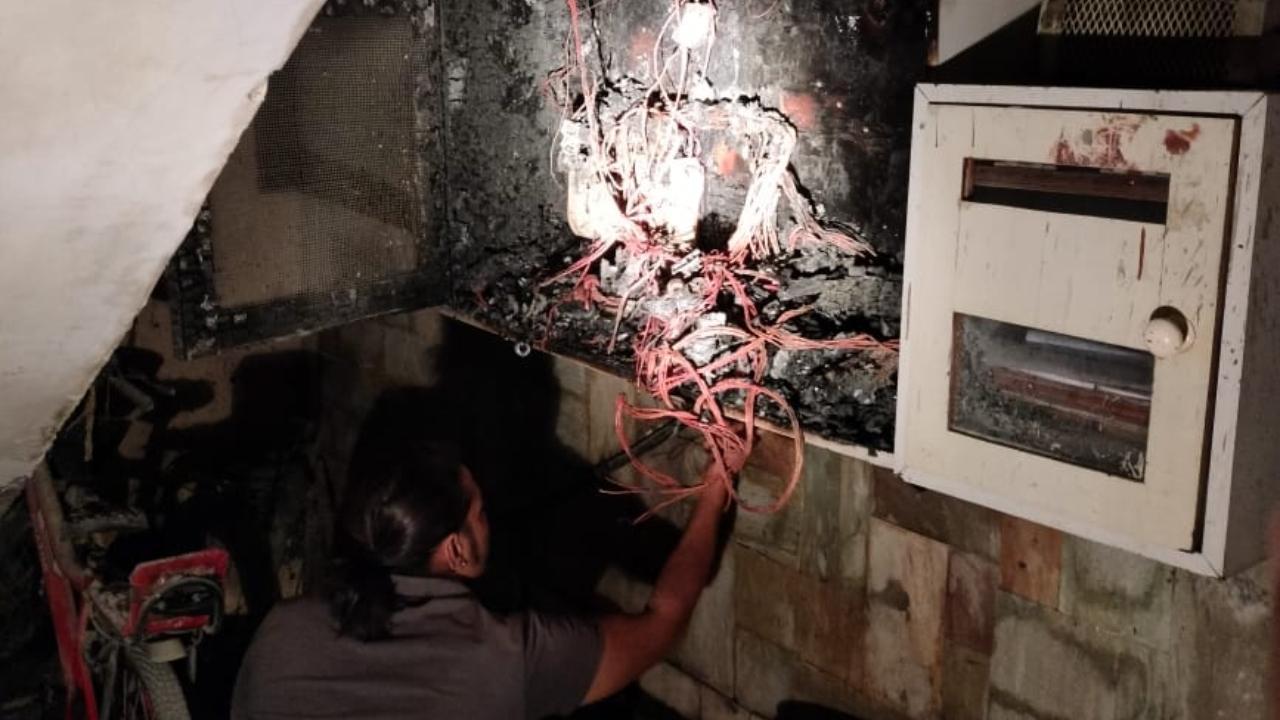 Maharashtra: Fire erupts in meter room of residential building in Thane; none hurt