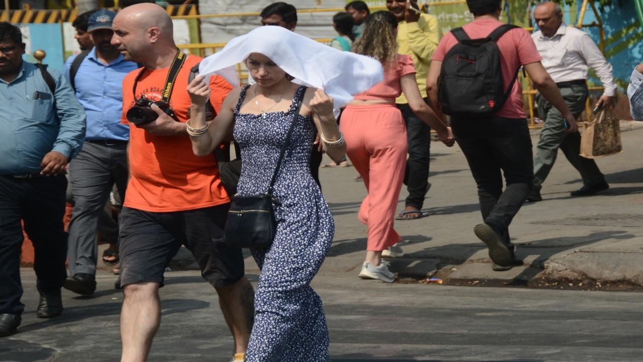 In Pics: People try to avoid October heat in Mumbai