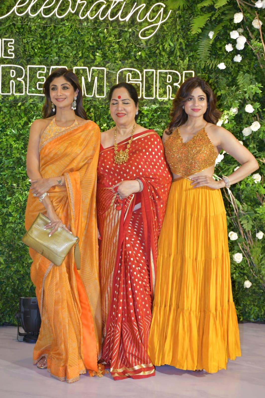 Shilpa Shetty looked stunning. She was accompanied by Shamita Shetty and their mother!
