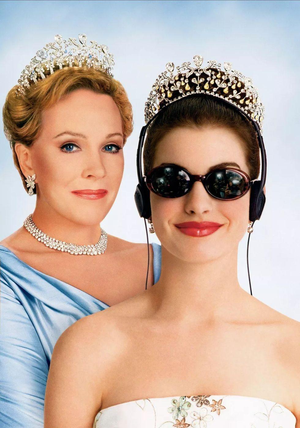 Recreating the iconic Princess Mia Thermopolis Amelia Mignonette Grimaldi Thermopolis Renaldo aka Mia's look should be a breeze. All you need is a white dress, a pair of sunglasses and a trusty tiara and you're set!
