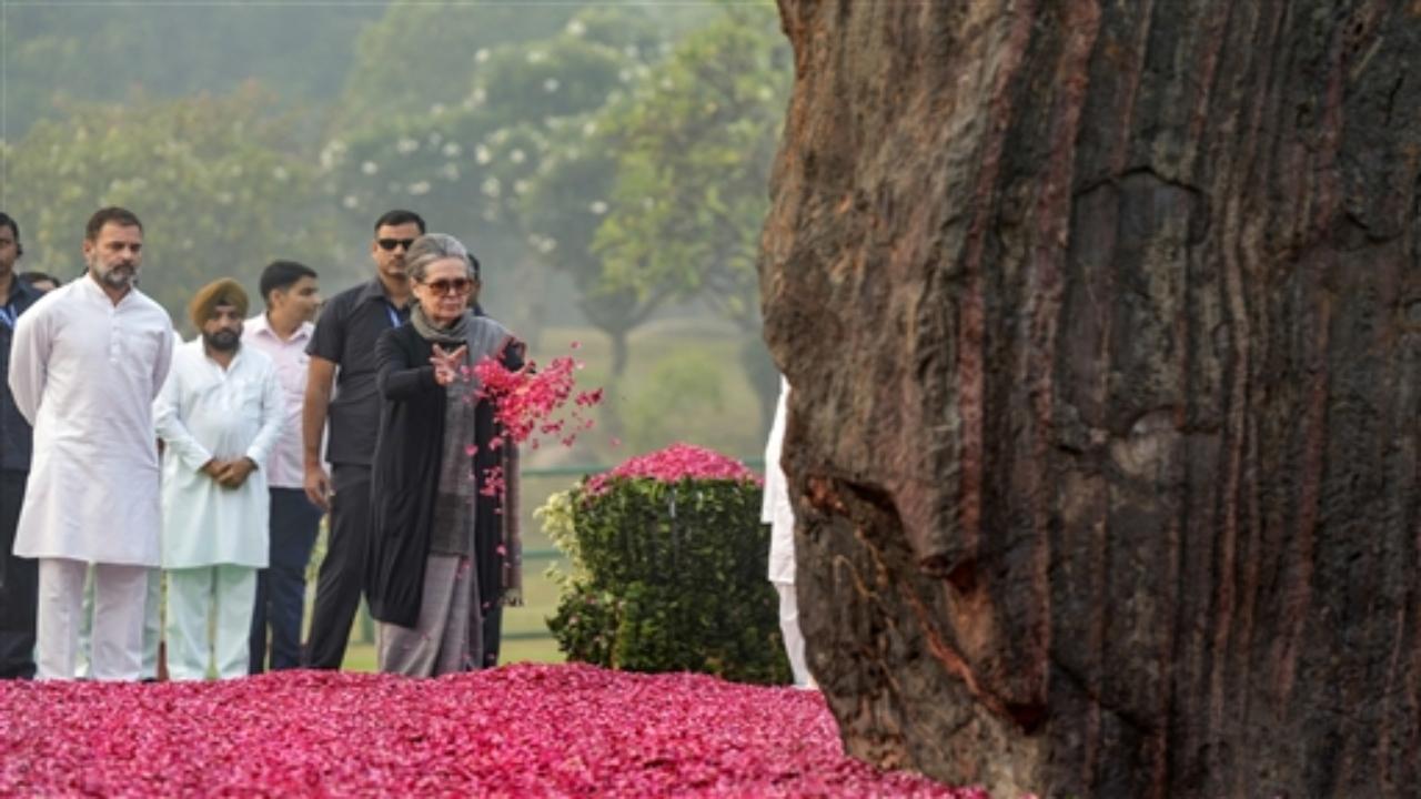 Rajasthan Chief Minister Ashok Gehlot also paid respects to the Former Prime Minister of India. IYC (Indian Youth Congress) President Srinivas BV and other Youth workers also paid homage to Indira Gandhi at Shakti Sthal Rajghat.