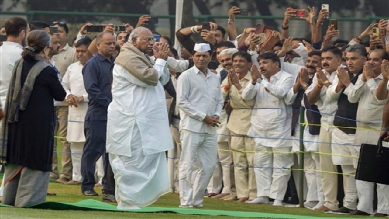 Congress President Mallikarjun Kharge, Congress Parliamentary Party Chairperson Sonia Gandhi and party MP Rahul Gandhi reached Shakti Sthal early morning to pay their respects to the former Prime Minister of India