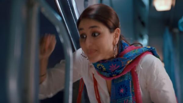Starting with the first scene. The infamous 'Abh toh haath chhod do, itni bhi sundar nahi hu' outfit. Geet had on a simple white kurta but the phulkari dupatta is what got everyone talking. The dupatta dominated fashion trends in 2007