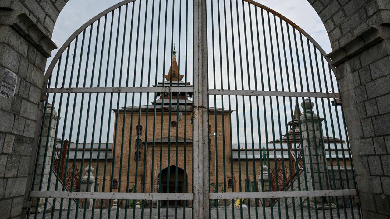 Congregational Friday prayers not allowed at Kashmir's Jamia Masjid in anticipation of pro-Palestine protests
