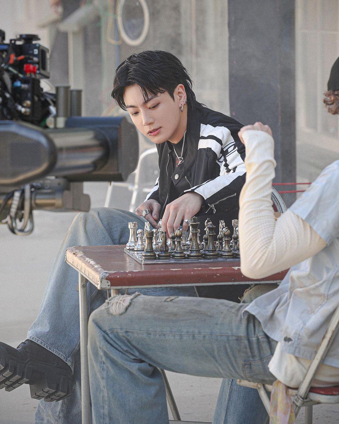 Jungkook is said to have learned how to play chess on the sets of the music video and beat Jack Harlow at the game. Peak Golden Maknae behaviour
