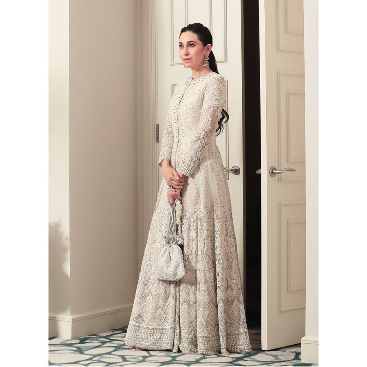 A bonafide fashionista, Karisma Kapoor pulled off yet another classic look. She nailed an aesthetic-looking chikankari outfit with minimal accessories and subtle glam